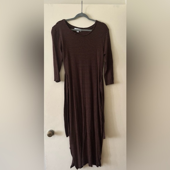 Amour Vert Colombe Scallop Knit Dress - Picture 6 of 9